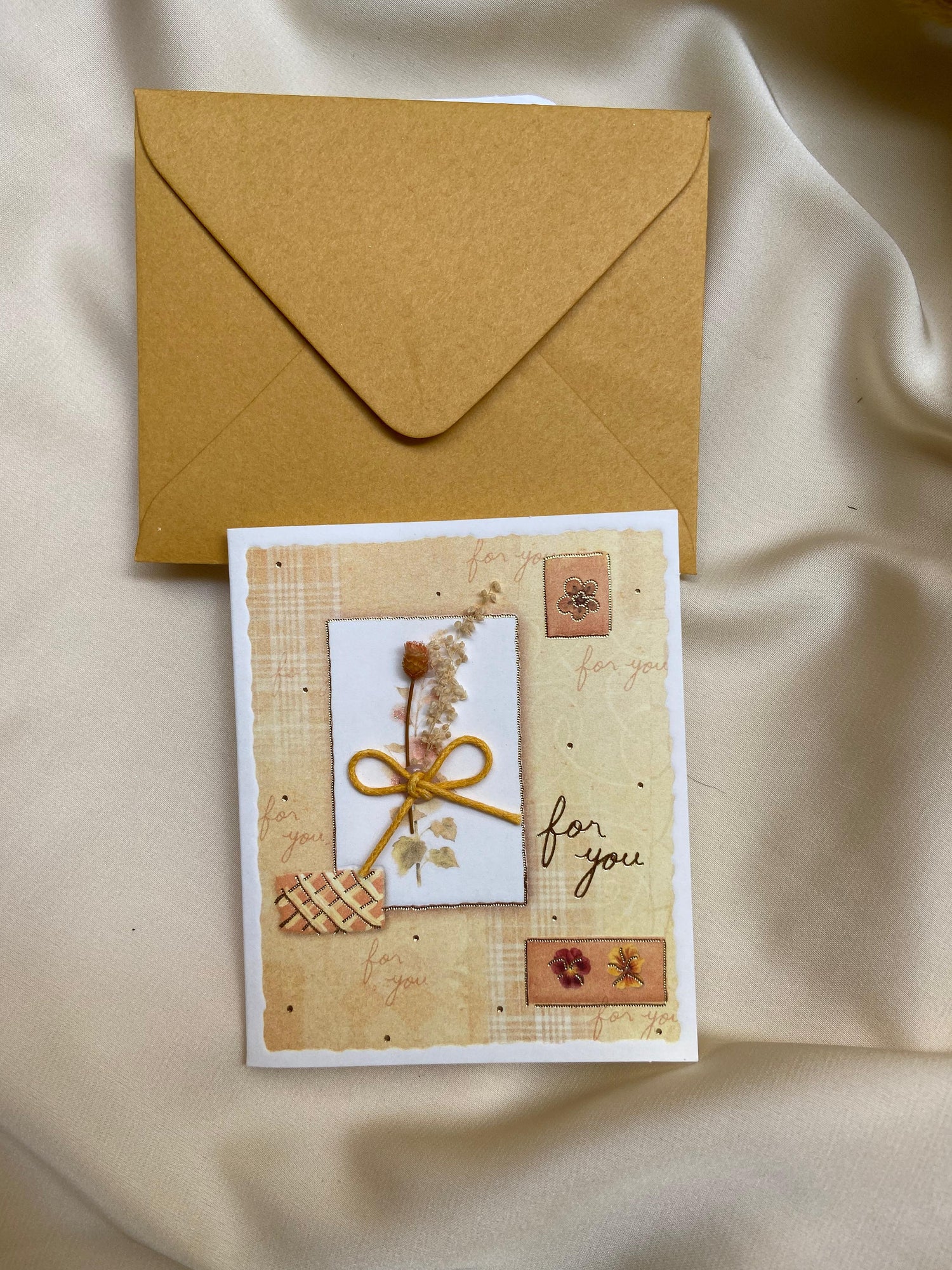 Cadeaux personnalisés : Carte fleurs séchées jaune